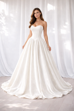 Elegant Ivory Western Wedding Gown for Women – Strapless Bridal Dress with Flowing Train