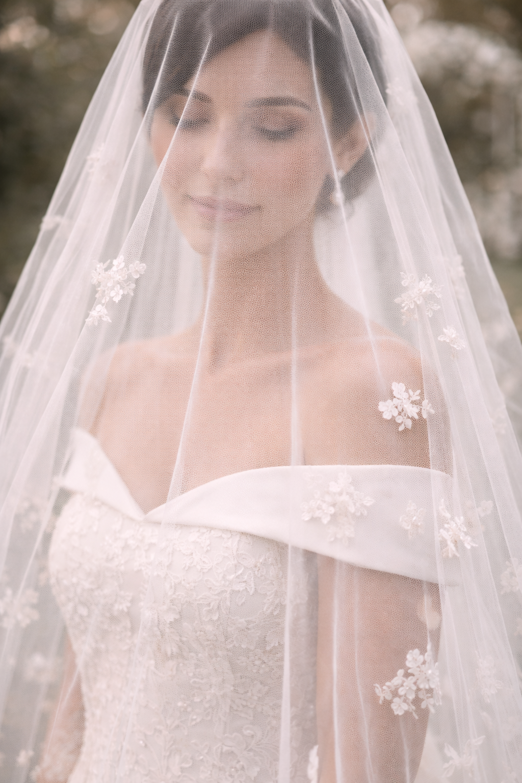 Off-Shoulder Lace Western Wedding Gown for Women – Elegant Mermaid Bridal Dress