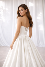 Elegant Ivory Western Wedding Gown for Women – Strapless Bridal Dress with Flowing Train